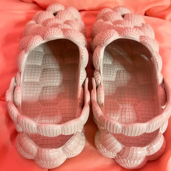 Girls Hollow Out Bubble Vented Clogs - Picture 6 of 6